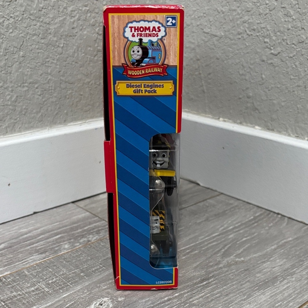 NIB Diesel Engines Gift Pack 2008 - Picture 4 of 9